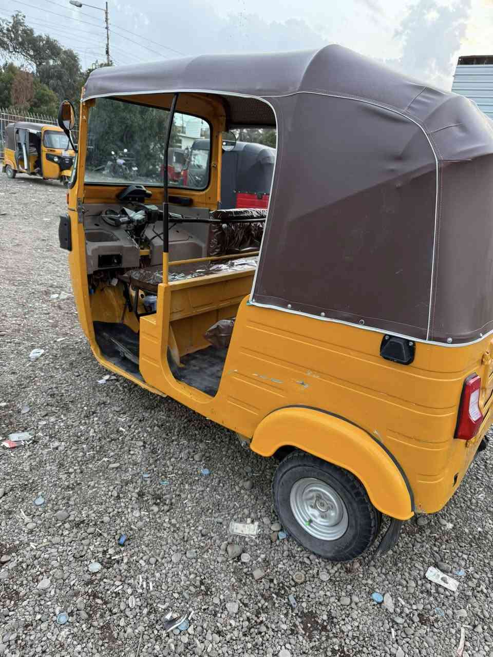 السلام عليكم تكتك مديل ٢٠١٩شهر ٩ للبيع رقم وسنويه بغداد مصبوغه عام مكينه مكفوله تنقيص تبخير 
رقم ***********
السعر ٥٨٠٠ وبيه شي بصيط
مكاني بغداد الشعله
