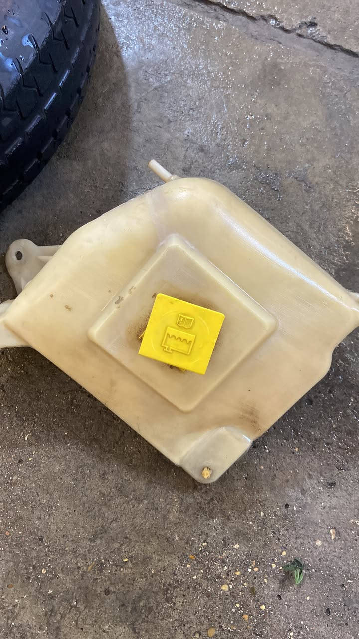 السلام عليكم غراض كوماندر ولاريدو للبيع قيم واخذ كله اصلي تفصيخ جديد العنوان بغداد السيديه 
***********
