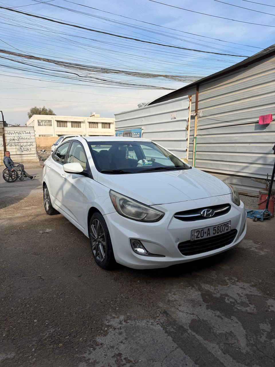 السلام عليكم عندي اكسنت موديل ١٥ امريكي بيها صفحا وبيها ملاحضات وتعديل بل شاصي الخلفي شوية 
اما البجم كبس سيارة بسم بينة ونضيفة وحلوة وبيضا 
محرك ١٦٠٠ عنواني بغداد الشعب 
رقم الهاتف *********** 
السعر ٧٨وبيها مجال
