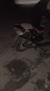 سلام عليكم سكنس نثيه نكره سلف عليها صالنصه حجم بوشتها 58ونص دراجه نقصها دوشمه والقاعده مال كفر مثل ما موضح بلصوره شلعه ومعدل تاكل الكاع دراجه مزوده بلحقيقه صوت الصالنصه طرب عنواني بياع شارع الضغط
السعر400وبيه مجال 
الرقم ***********
