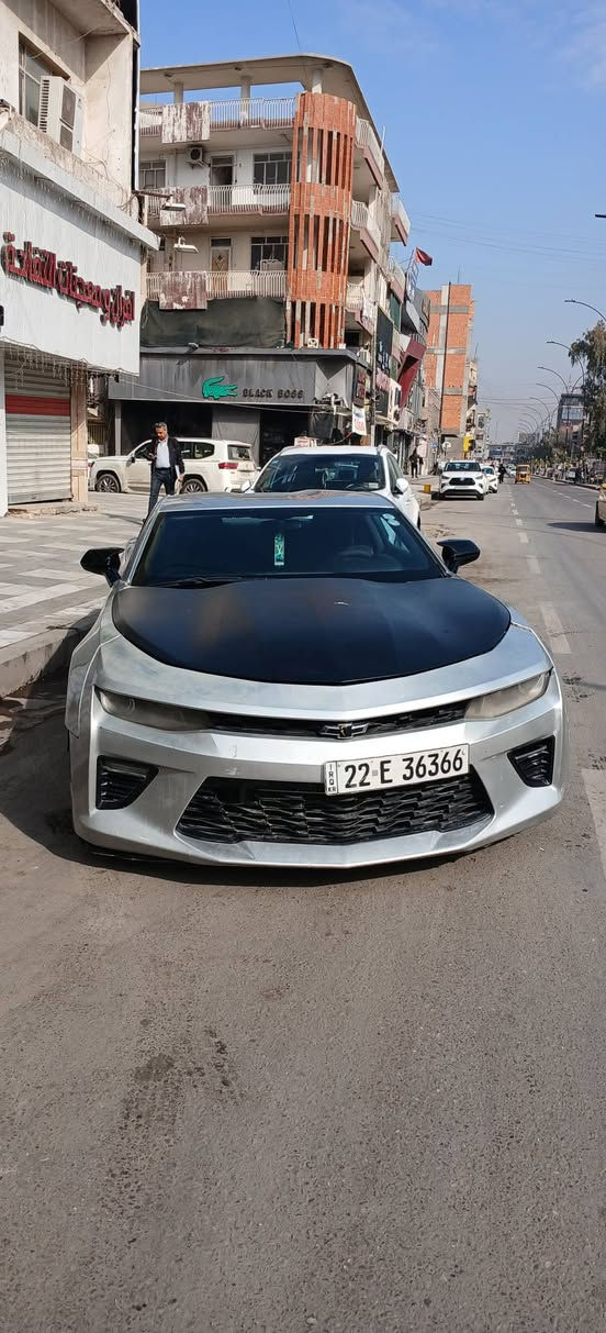 السلام عليكم 
كمارو 2017.        Rs
نسخه ال (Fifty).
ستة سلندر            3600
حادثهة جاملغين و بنيد و بيهة بارد في جاملغ الخلفي 
لا لغود و لا شواصي 
تحكمات ستيرن 
شفتات لون احمر 
شاشة كامرة 
بصمة 
+ بصمه ابواب 
سايد بريك بصمة 
ثلاث انضمة قيادة 
شادلها سبايدر كلش حلو
كفرات مري جانبيه باتمان اسود
حلوگ صالنصه 
داخلها كلش كلش نظيف ومملعوب بي عالبلادي 
ويل حجم  18 
تبريدهة ثلج
رقم اربيل ورقمهة حلو  شبه مميز
باسمي تحويل ثاني يوم 
ماشية 64 الف مايل 
سعرهة 110 وبيهة مجال 
مكان السياره بغداد - الكرادة 
أتصل وتدلل 
***********
