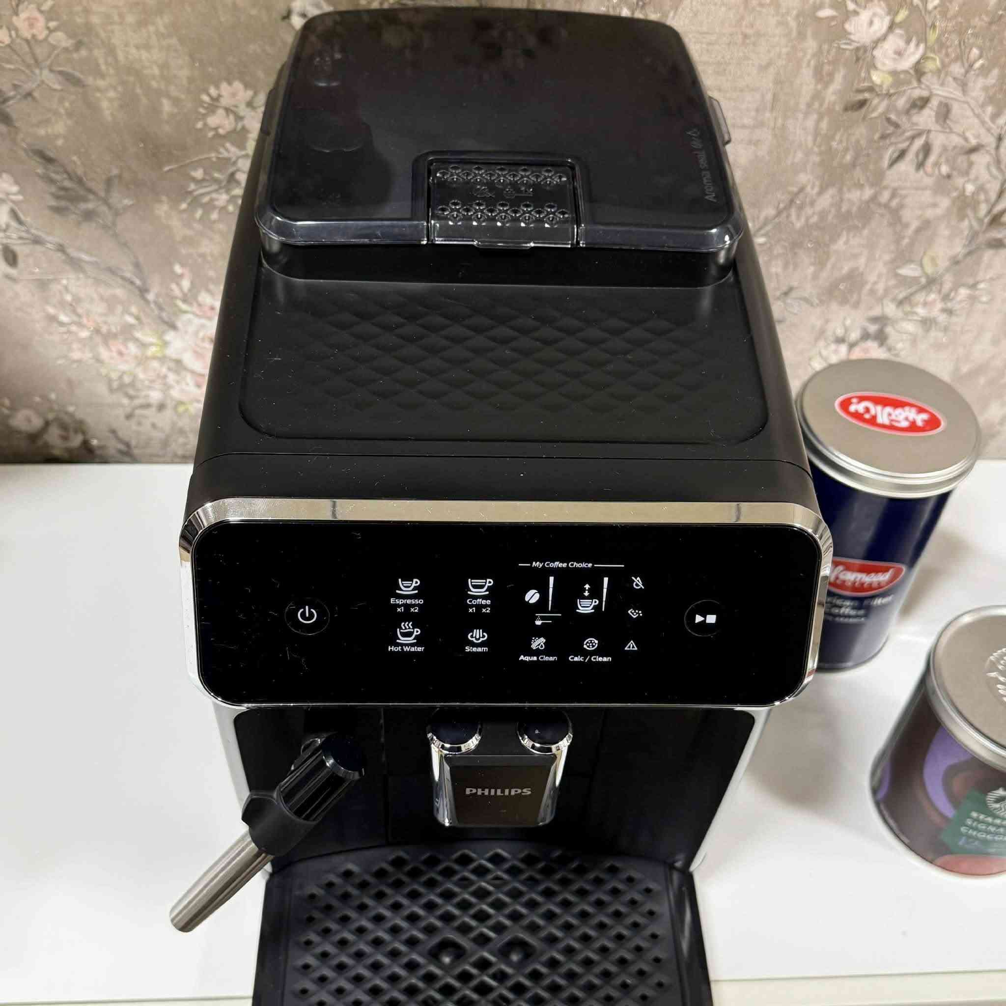 � للبيع ماكينة قهوة أوتوماتيك 🔥
ماركة Philips
إصدار 2200 (صناعة رومانيا 🇷🇴)

✅ الحالة: مستخدم نظيف جداً
📊 النظافة: 95%
📦 جاهز للاستخدام مباشرة

✨ المواصفات:

 • طحن بن طازج + استخلاص مباشر
 • تحضير إسبريسو وقهوة عادية بضغطة زر
 • نظام تبخير (Steam) للحليب
 • تحكم بدرجة الطحن والقوة
 • شاشة لمس سهلة الاستخدام
 • تنظيف ذاتي + برنامج إزالة التكلس

💯 جهاز عملي ومناسب للبيت أو المكتب
💸 يوفر عليك كلفة الكافيهات

📍 السعر: (راسلنا على الخاص )
🚚 التوصيل متوفر كل العراق


**إذا كنت صاحب هذا الإعلان وتريد حذفه لأي سبب، رجاءا أرسل رسالة إلى الدعم الفني**