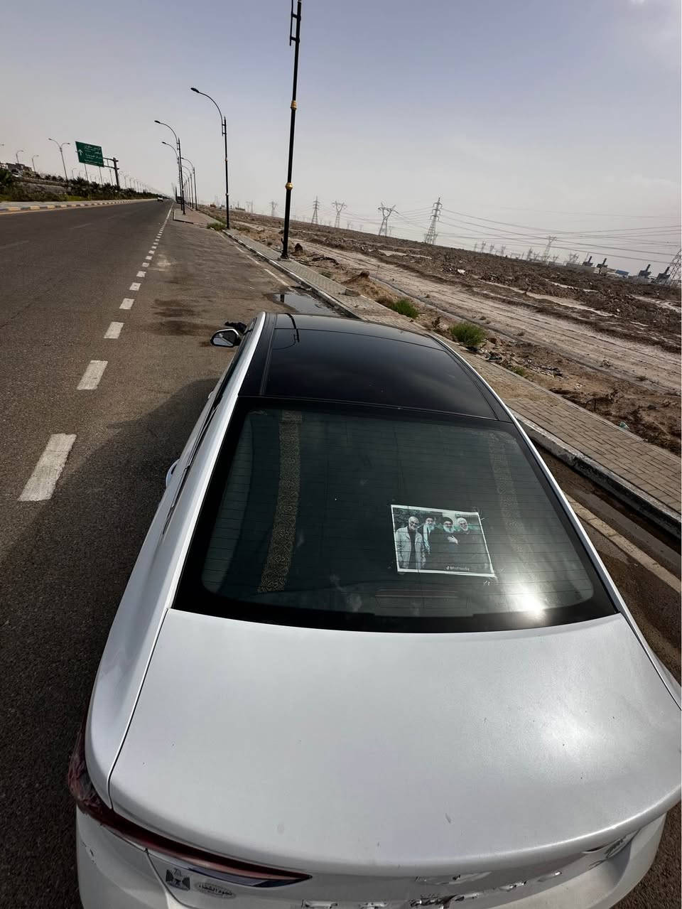 سلام عليكم 
سوناتا ٢٠١٨ خليجي ٢٤٠٠ دوش
مكينه كير حداده كله نضيف 
السياره فول مواصفات
ضربتها جاملقات اماميه وباب بصف السايق
ثلاث قطع يعني 
مكاني البصره الزبير 
*********** البصرة, العراق
