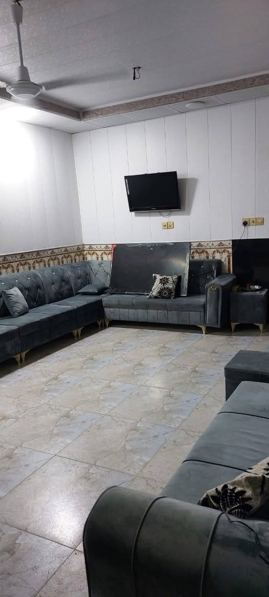 اللهم صلي على محمد وآل محمد
دار للبيع 🏛️ مطلوب مبادرة 80
📍 العنوان : حي  الجمعيه 
📈 المساحة   :   200م 
يتكون من :  طابقين 
- غرف نوم عدد 4  
- صالة عدد 2 
- دورات مياه عدد 3
- استقبال 
- مطبخ
كراج 

☎️ للأستفسار والمعاينة اتصل على :
***********
الرقم يحتوي على واتساب 
📍 زيارة مكتبنا الكائن في : حي الصدر الاول السايدين قرب مطعم كباب نذير 
📥 مكتب أدم
