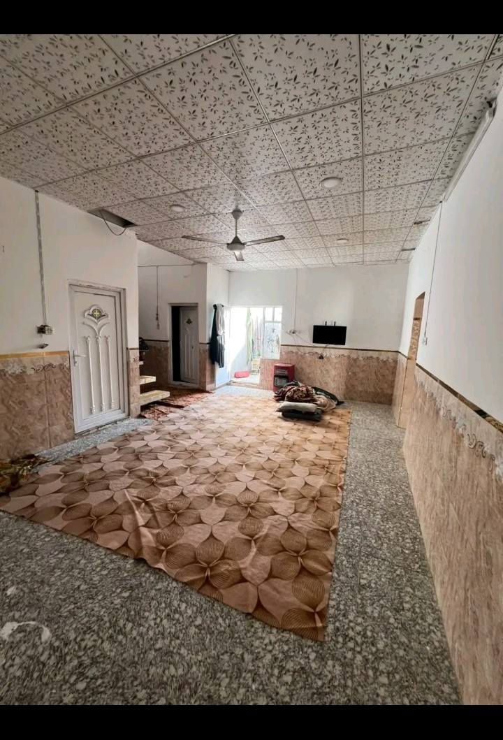 السلام عليكم بيت بل براكيه شارع مطار القديم مقابل محطت شارقه لجوه بيت مساحه 210 متر يحتوي علئ غرفتين صاله مطبخ استقبال صحيات داخلي وخارجي بيت مسجل بل ماء وبل بلديه مرقم للستفسار وسعر اتصل علئ رقم ***********
