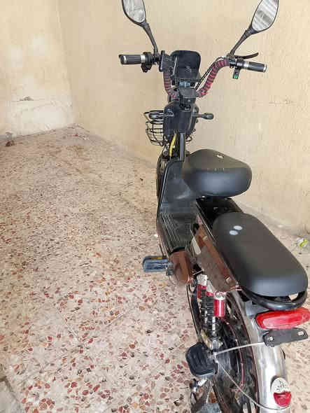 دراجه شحن بيها عطلات  الهورن والاشاير ويرادلها واير مال بريك كلهن مايكلفن 15 والبقيه مابيه شي سعر الدراجه 250وبيها مجال للطيبين للأستفسار راسلوني واتساب على الرقم *********** عنواني البصره الزبير المربد القديم
