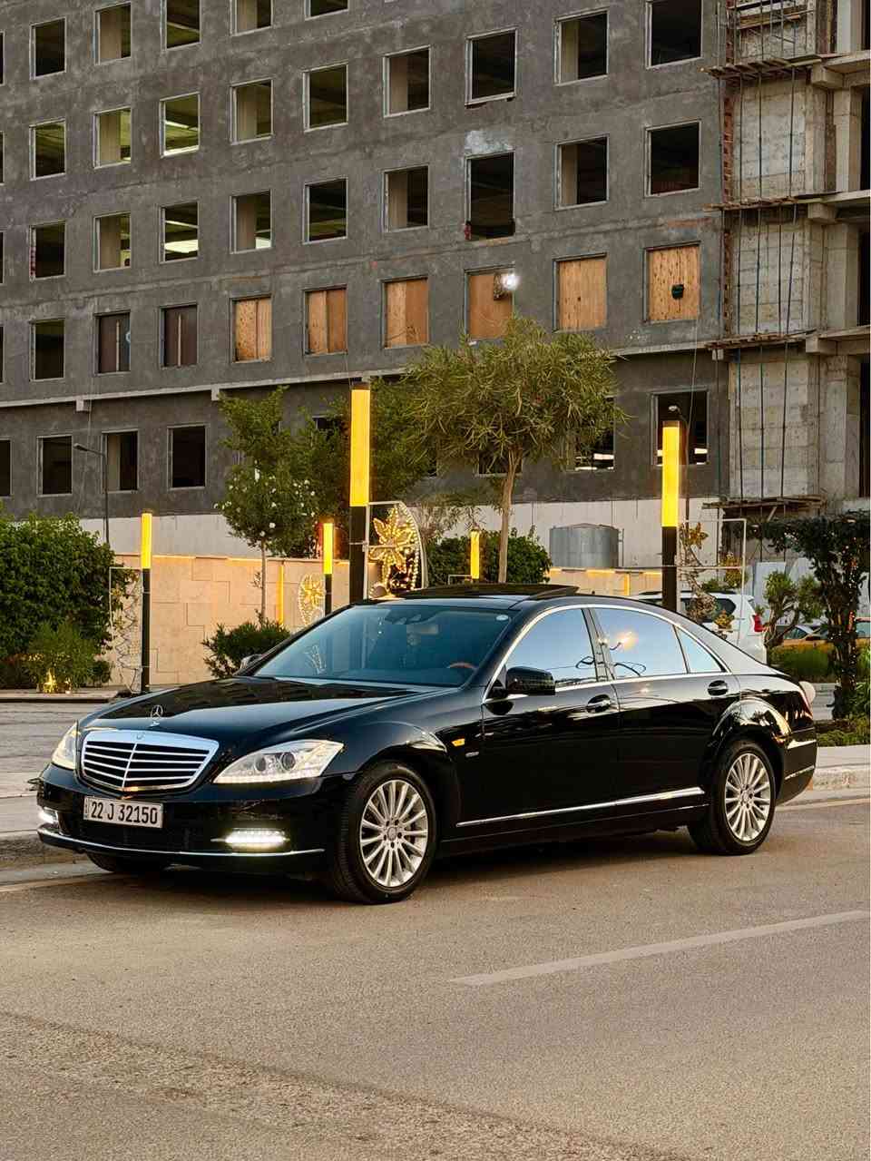 السلام عليكم 
للبيع مرسيدس S500 وارد خليجي BCM موديل 2011
محرك V8 تنفس طبيعي
فول 1/1 اعلى فئة VIP
باب طويل السياره جديده ومتقارن بالباقيات مغلفه ppf وبيه كتاب تظليل مال اربيل الى شهر 12 شغال باسم صديقي 
تحويل ثاني يوم فحص وهزه جديد
قطعه 1 صبغ(بسبب شخط)
جاملغ خلفي فقط الباقي مكفول وكير ومحرك مكفوله 
ماشيه 135 الف كيلو حقيقي والسيارة جديدة لوك احلى من الصور 
مواصفات بانوراما بصمه ناضور ابوب شفط جنطه كهرباء كاميرا 4كشنات مومري وكهرباء ومساج  طالولات خلفيه شاشات خلفيه 5بردات سيدي جنجر سستم صوت هارمن كاردن تحكم ستير كامل وستيرن كهرباء تلفون خلفي مع ريموت عدد 2 للشاشات  
كشن السائق داينمات لايت دينماك حساسات اماميه خلفيه وبعد بيه هوايه مواصفات للبيع رايده(230)$
 وبيه مجال بسيط للشراي مكانه اليرموك 4شوارع او مجمع الايادي *********** بغداد, العراق
