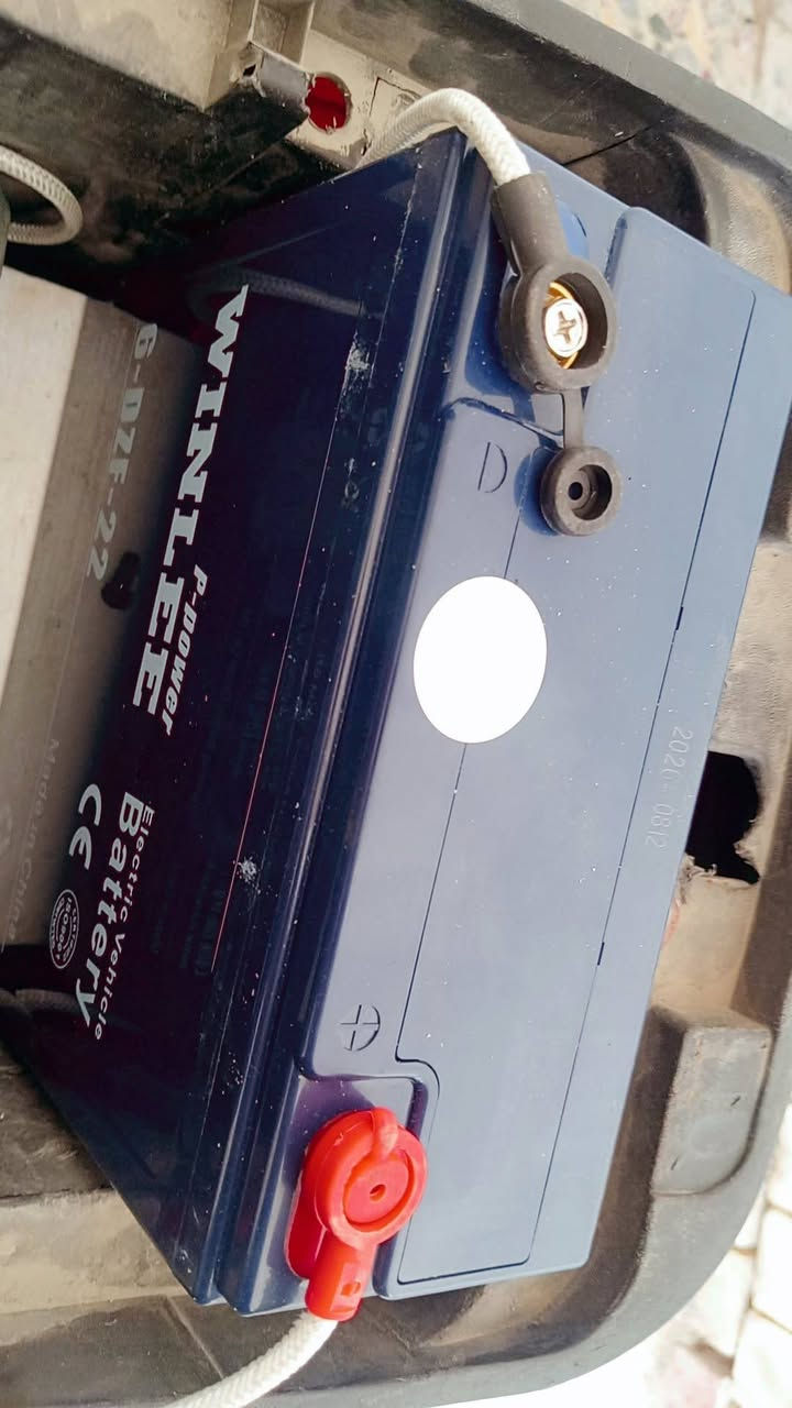 دراجه كلش نضيفه R9
R9
5بطاريات جدد اليوم جبتهن
شاحنه اصليه  
تخم تاير جديد كشنات جدد 
نشرات لد كله شغاله 
الدراجه كلش نضيفه  
الدراجه نقص بس جاملغ امامي
ملف1200
بيه مسجل داخلي 
وبيهه بكR
400سعره مناسب
مكاني بغداد الفلاح
متواجد واتساب 
***********
