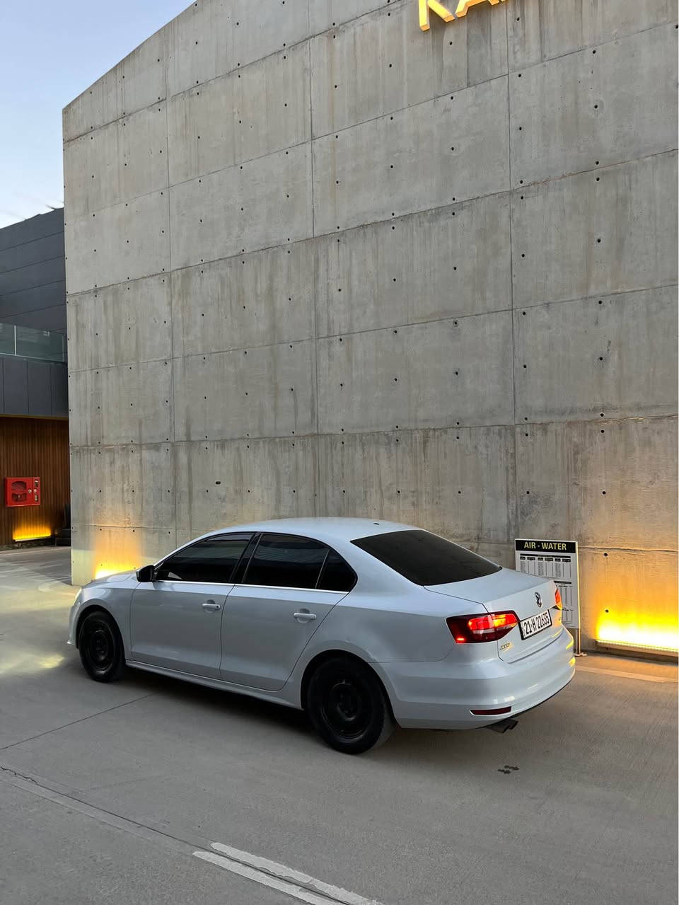 ﷽…

کوردی/عربي
Vw jetta 1.4 TSI 2017 جیتا مۆدێل 
‎ڕەنگی سپی سمۆک
مواسەفات 🔻
سوکان ڤۆلیۆم و تەحدید سورعەو کامێرا و بلاجکتۆر
ماوەی ڕۆشتن ⬅️ ٨٠ هەزار زۆر تازەیە 
🔻نیو جاملخ سایەق پێشەوە بۆیاخە بێناوگرتن 
🔻ئێرباگ سیستەمە 
🔷 گێر و مەکینە بەشەرت نەکراوەتەوە 
🔻رەقم و سەنەوی تازە بە ناو خۆمەوەیە 
شوێن سلێمانی 
***********
-ـ-ـ-ـ-ـ-ـ-ـ-ـ-ـ—ـ-ـ-ـ-ـ-ـ-ـ-ـ-ـ-ــ-ـ-ـ-ـ—ـ-ـ-ـ
سیارە ڤولکسواگن جیتا ٢٠١٧ محرک ١.٤ توربوو
🔻
سیارە لون ممیز لون سموک
مواسفات معروف 
تحدید سورعە و کامیرا و ستیرن فولیوم و بلاجکتور 
سیارە بیها نص جاملخ امامي صبغ بدون دواخل بشرت 
ایرباگ سیستم 
ماشي ٨٠ الف
کیر و محرک بشرط 
رقم و سنوي جدید باسمي 
مکان سليماني
*********** السليمانية, العراق
