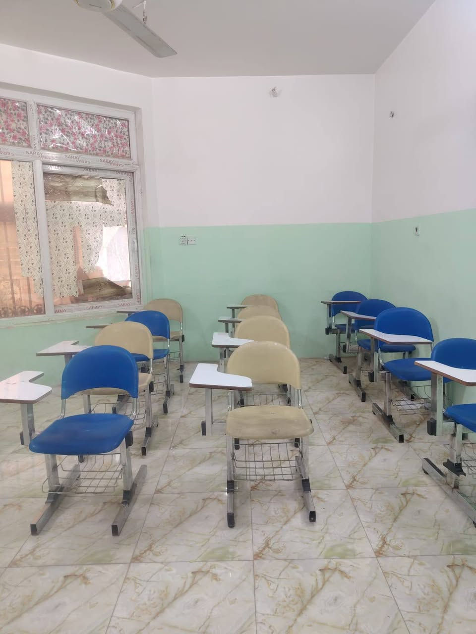🔹 للبيع أثاث معهد تدريسي 🔹
أثاث بحالة جيدة وأسعار مناسبة.

للاستفسار:

📞 ***********
