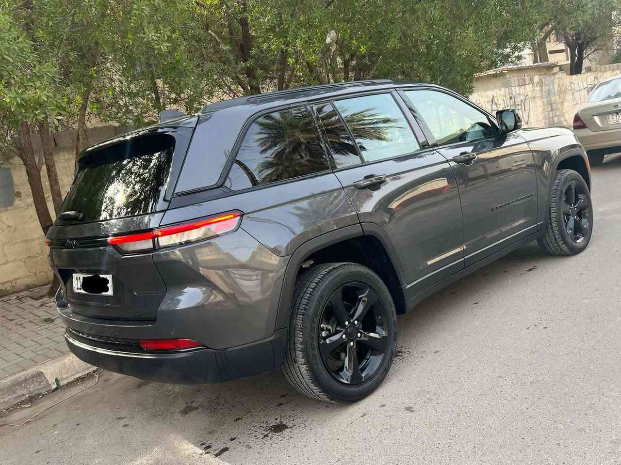 السلام عليكم للبيع او مراوس جيب ٢٠٢٤ رقم بغداد بسمي ٥ راكب محرك ٦ سلندر  وارد امريكي بدون ايرباك بدون تبديل اي قطعه رصعه بل بنيد ونفسها مصلحها على كدها بلاك توب مابيها اي نقص ماشيه ٩ الف فقط السعر ٣٣٥ العنوان بغداد الزعفرانيه *********** بغداد, العراق
