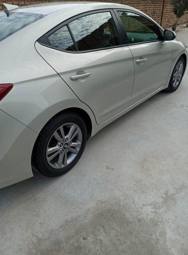 هونداي النترا ٢٠١٧ وارد امريكي 
ليبل واحد
ضررها بنيد موضح بالصور 
وبارد قليل جاملغ خلفي اثر ضربه يد
ماشيه ١١٥ الف ميل
استعمال شخصي
مواصفاتها
 شاشه
تحكم ستيرن
٣ انظمه قيادة
السعر ١٢٧ وبي مجال
*********** النجف, العراق
