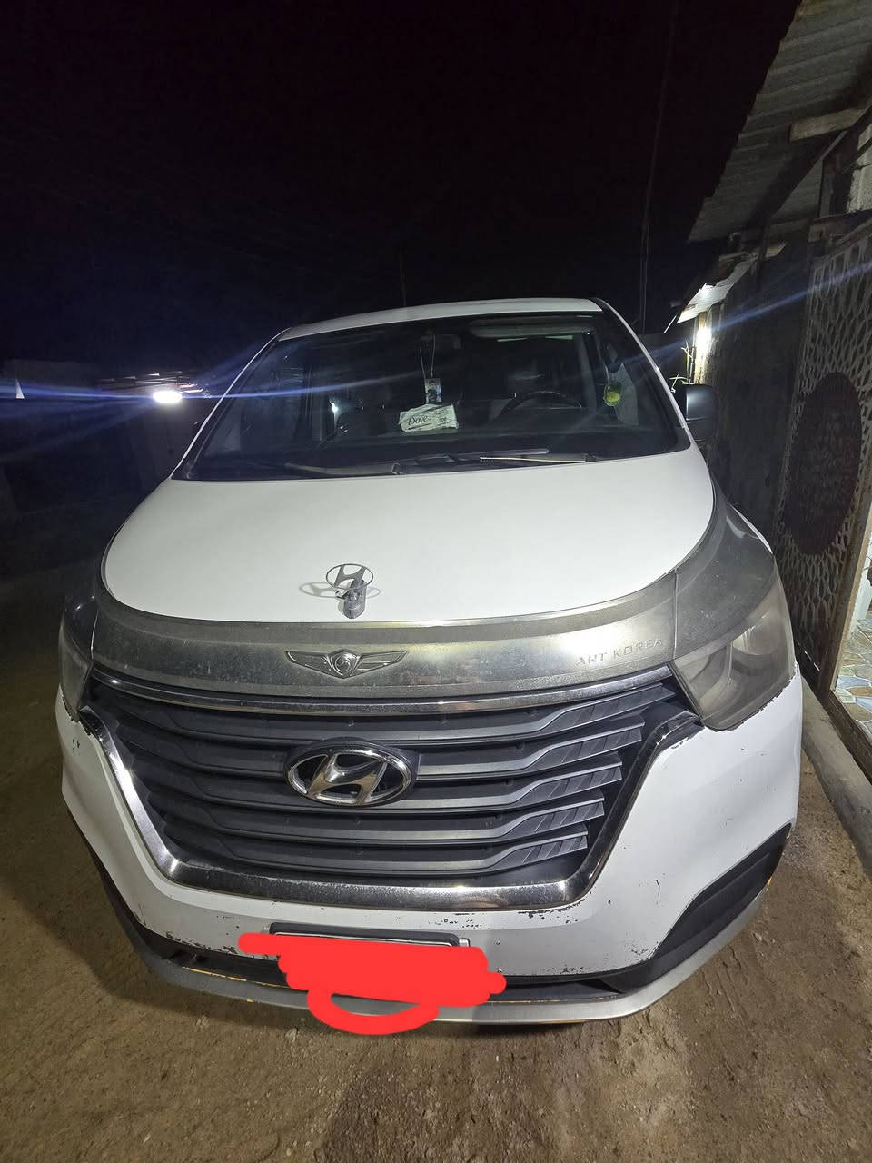 سلام عليكم سياره ستاركس للبيع موديل ١٦ معلايه ٢٢ بيه خط من تنومه المحطه ابن عمر  سياره كفاله عامه  ***********
