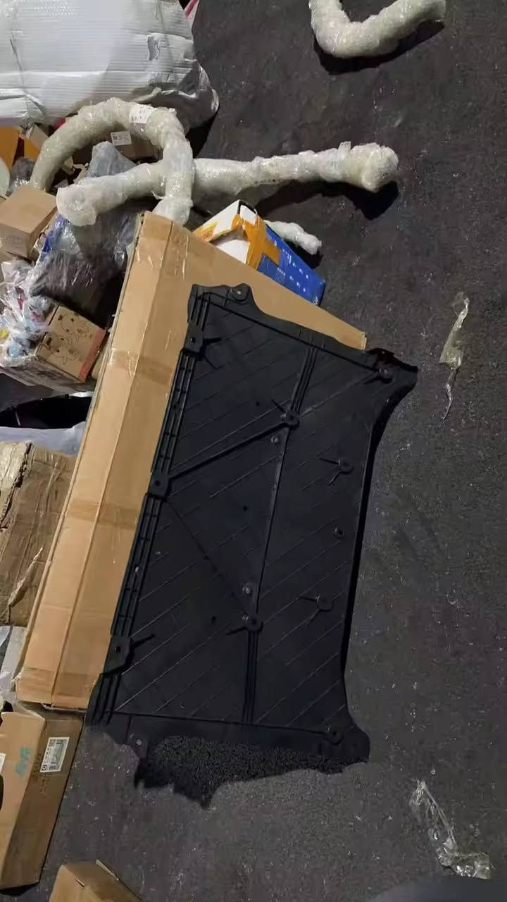 السلام عليكم ورحمة
أدوات تيسلا x ٢٠٢٣ البيع

راديتر تيسلا عدد ٤ 
درع دعاميه أمامي
قوس أمامي

اصليه من المصنع جديده
الي تفيده خاص
او على رقم
***********
