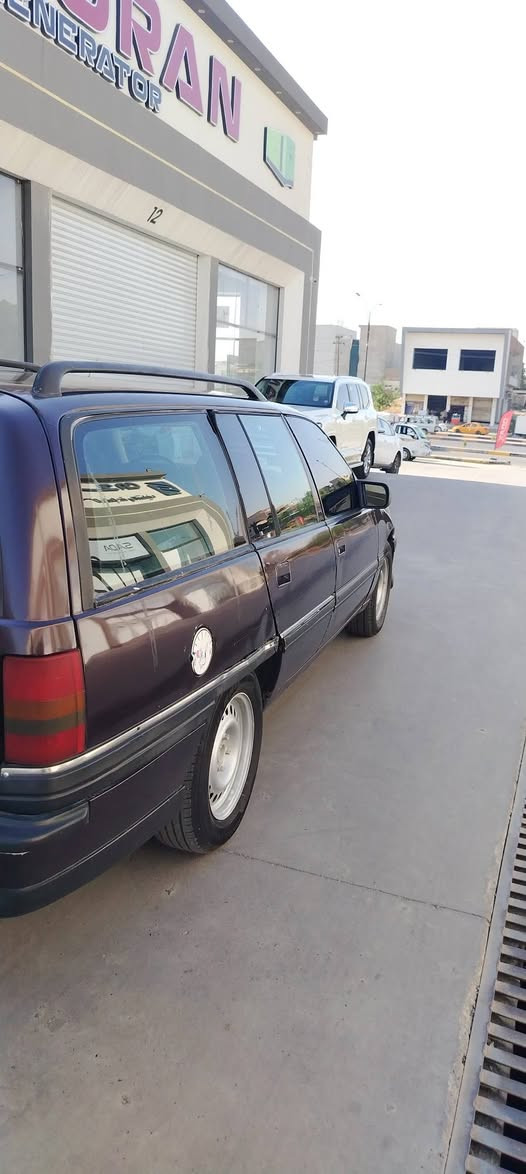 اوميكا ستيشن 93 كير توماتيك
هزة جديد سنوية 29 باسمي كابون بانزين
شاشة ومضخم تخم تاير جديد كير ومحرك بشرط

***********
