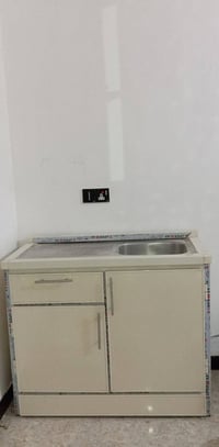 خزانة • استعمال شهرين • بحالة زينة