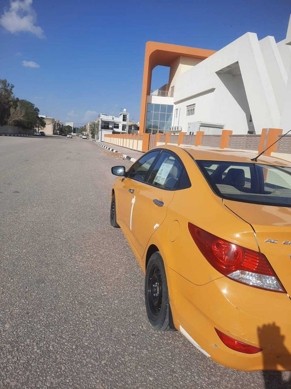 السلام عليكم سياره اكسنت للبيع موديل 2015 خليجي رقم بغداد نكليزي بسمي سياره مكفوله من ضربه وصبغ محرك 1600 
مصفره هيئه وغرامات هزه جديده 
السعر 88وبيهه مجال 
مكلف بنشر انتصل على رقم 
***********  مكان كربلاء المقدسة
