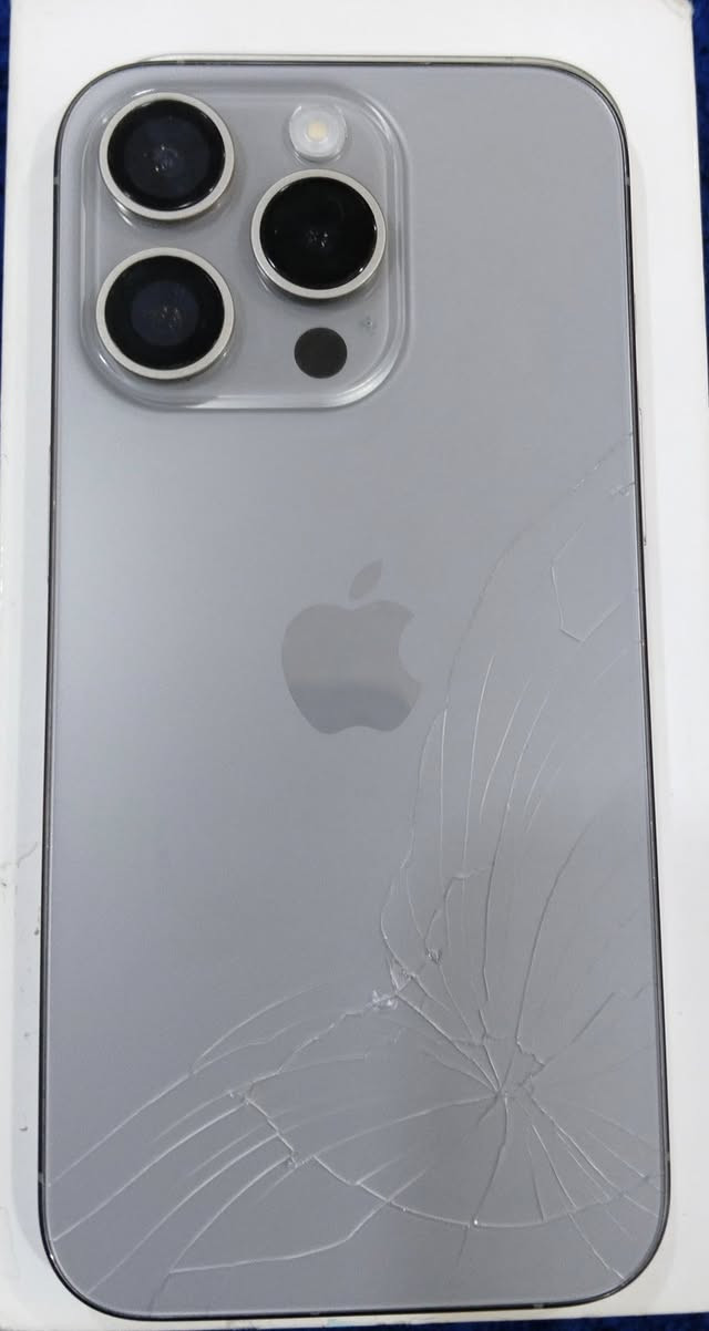 ايفون 15 برو شرق اوسط مكاني كربلاء سعره 800 قفل 
بس الظهر مفطور غير هالشي كول شي مابي غراضه كامله الاصليه مال الجهاز


**إذا كنت صاحب هذا الإعلان وتريد حذفه لأي سبب، رجاءا أرسل رسالة إلى الدعم الفني**