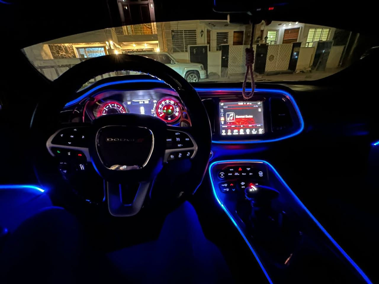 جالنجر 2015 sxt plus
فول ماعدا الفتحه 
١.لون بحري ويل كب ٢٠ انج توسايز كامره حساسات سبايدر كاربون فايبر محرك ٣٦٠٠ كير ٨ نمر شاشه كبيره تبريد قطعتين ورادارات جانبيه دركه هيتر كشنات هيتر وتبريد سستم صوت البينو تشغيل عن بعد 
ملاحضه السياره وبدون كلوب جيگ يعني اي عطل مابيه السياره حادثه جاملغ وبنيد ومبدلات بدون تعمير صور الحادث بل منشور ايرباك دشبول ودركه مصلحات 
السياره معروضه ١٤٥$ وبيه مجال 
***********
