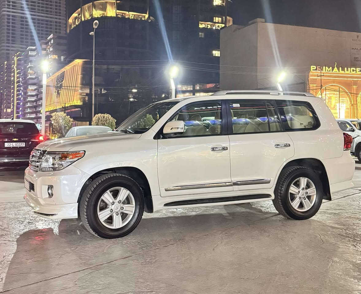 تۆیۆتا لاندکرۆزەر 2015 مواسەفات  GX.R  4.6 V8
 بريم  ١٤٦ رویشتوە
فول مواسفات 
زور جوان و خاوينة يةك دينار مةسروفي نية 
سةيارةكة تەنیا دەرگای سایق سبوخە بئ داخلی 

سعر لە کۆمینت دوای بکە راستەوخۆ بۆت دیت

گير و مةكينة و هةموو شتي بةشةرتة نةكرايتةوة 
شوين هةولير 

ژمارەی خاوەنی 
 ***********
