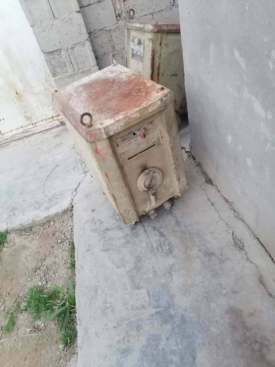 السلام عليكم مكائن لحام الحجم 350  OTC ياباني 
*********** استفسار
