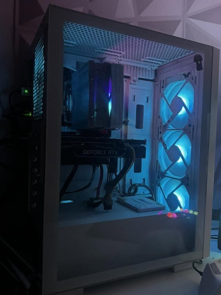 Pc للبيع
المواصفات 
I3-12100 
RTX 2060 SUPER (8G)
Mb- H610 M-E M.2
16G DDR 4  3200
SSD 256 M.2 NVMe
HDD 1T
ATX Case 
للتواصل *********** واتساب
مكان بغداد 
السعر 750,0000
وبيه مجال بسيط
