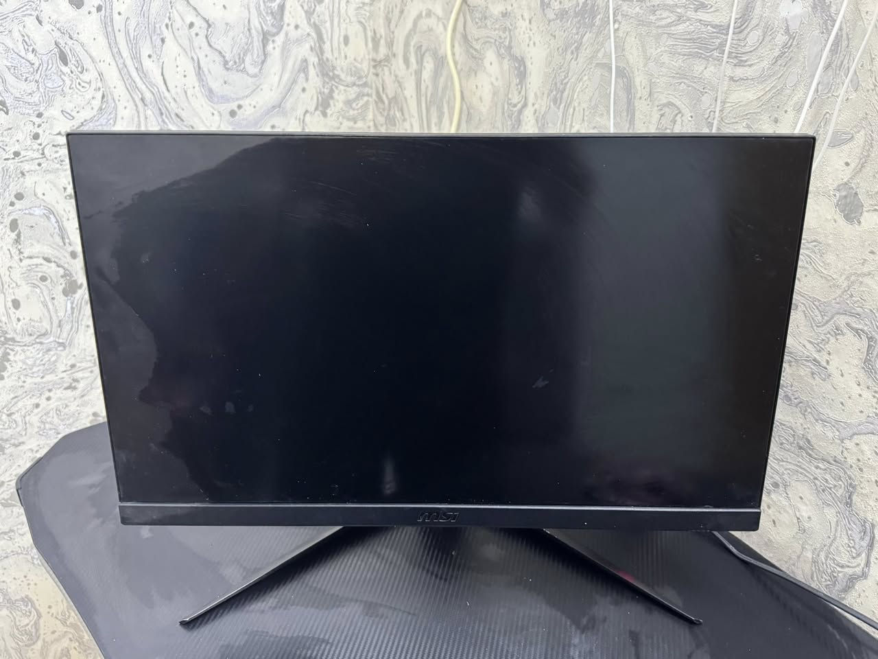 شاشه msi 144h حجم 24 السعر 175الف
مايك USB السعر 35

ميز كيمنك السعر 75  .   مكاني بغداد ***********
