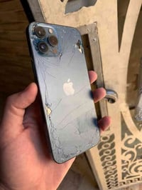 يفون 12 برو ماكس ذاكره 256  البطاريه 90 بلاديه كلشي ممبدل بي بلادي كله...