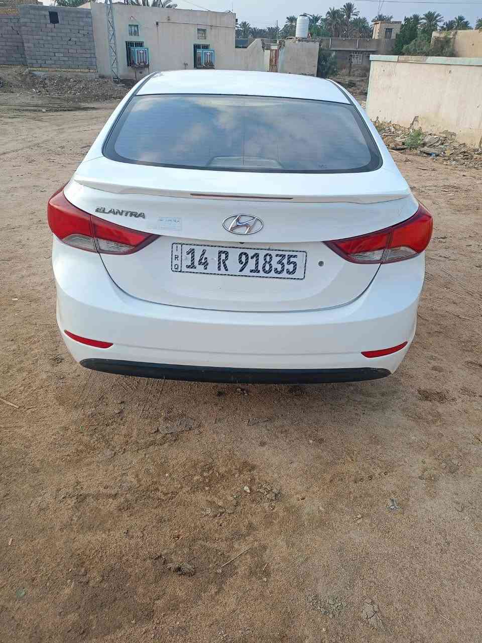 السلام عليكم ورحمة الله وبركاته  
هونداي النترا موديل 2015 وارد خليجي محرك 1800 دوش فول عدا البصمة مكفولة من الصبغ والتبديل عدا بارد باب السائق قليل وتصليح نهاية الدوسة اليمنى رقم بصرة دولي مشروع وطني مكانها الناصرية -سوق الشيوخ 
للاستفسار  
السعر ١٣٠
***********
