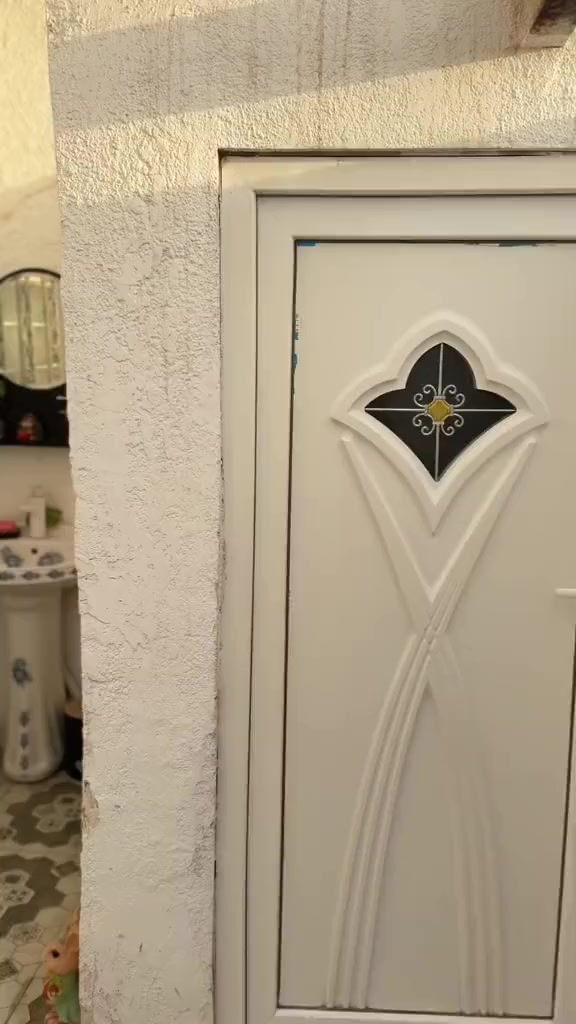 مشتمل للبيع مساحته ١٠٠متر بالجمعيه وجه ٥متر ×٢٠متر طابق واحد شارع ١٥متر شارع وساحه مقابيل مدرسه مقابيل حديقة السيسبان شارع الميتوصف جدا نظيف محتوياته غرفة وهول ومطبخ واستقبال وحمامات الاستفسار ***********
