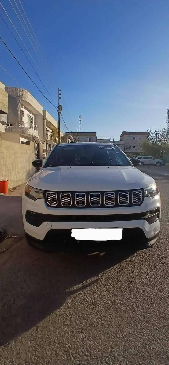 السلام عليكم يوجد جيب كومباس موديل ٢٠٢٥ رقم بغداد انكليزي باسمي الضرر دعامية وراديترات فقط السيارة جديدة وجاهزة قطره صبغ ما بيها شاشة كامره ورادار ماشيه ٦٠٠٠ كيلوا ترهم بيع او مراوس بكيه حمل آلاتصال على الرقم ***********
