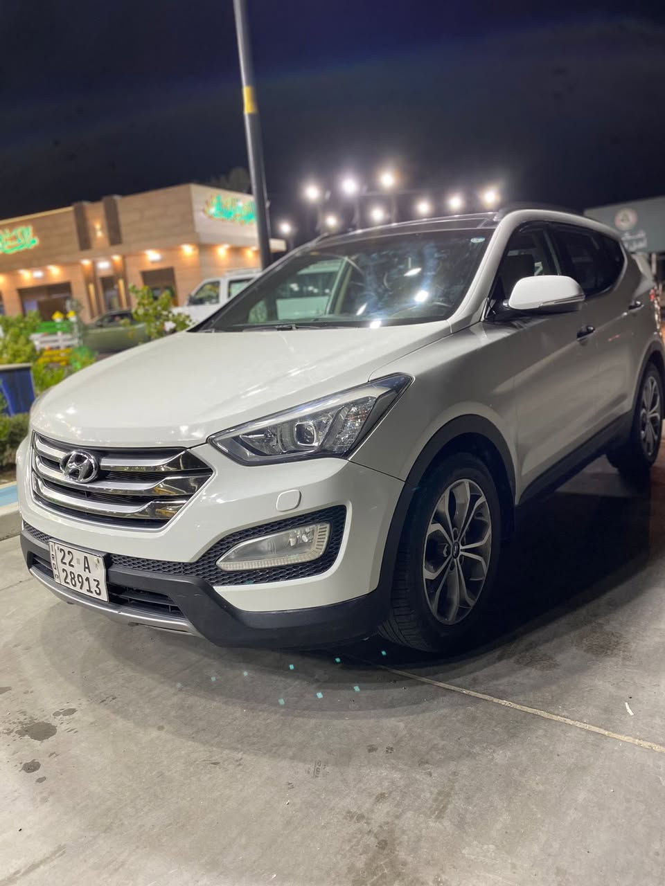 هونداي سنتافيا 2016
فول مواصفات عدا الجلد 
6 سلندر 
بصمة وبانورما وكشنات كهرباء 
مري شفط ويل كروم  كاميرا وشاشة لمس
حساس خلفي  لد ولايت زنون عدسة 
السيارة مكفولة من الصبغ والضربة والتبديل عدا بيها بارد  بباب الصدر 
وشوية نمش تيزاب ع التكمة مال السايق متبين بلصورة 
السيارة ماشية 170 
محرك ممفتوح لا صوت ولا بخار 
رقم وسنوية جديد بااسمي 
تحويل مباشر 
السعر 170 
المكان بغداد 
***********
