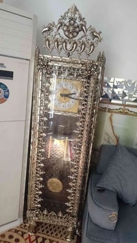 ساعه للبيع للتواصل على رقم 07847949569