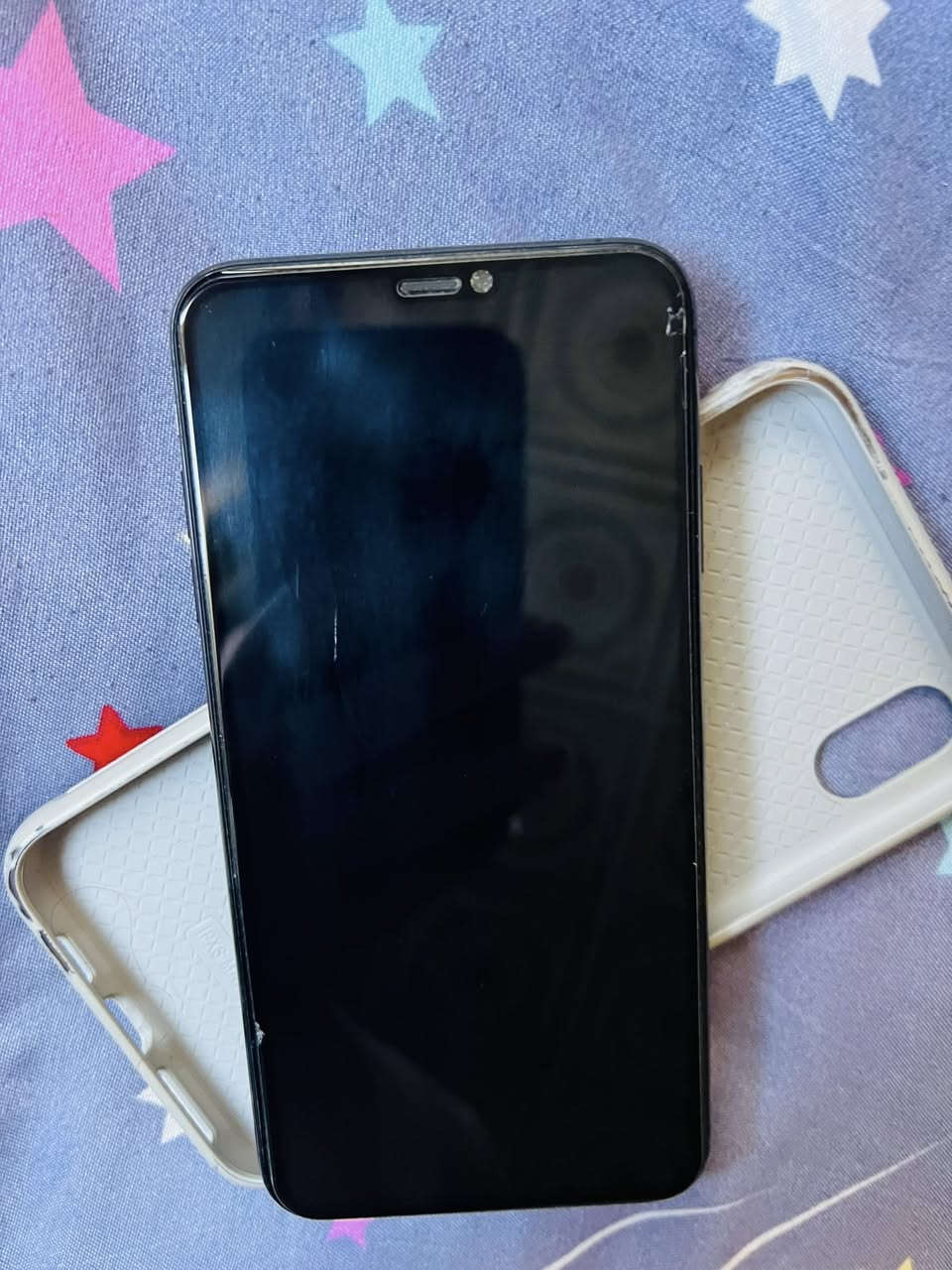 السلام عليكم 
ايفون اكس اس ماكس ذاكرة 64 شرق اوسط جهاز حلو نظيف مبدل شاشة وكالة وفيس ايدي واكف تصليحه بسيط جداً كامرتين شغالات بطارية 79 شحنها حلو السعر 180 الف وبي مجال 
مكاني بغداد البياع رقم الهاتف ***********
