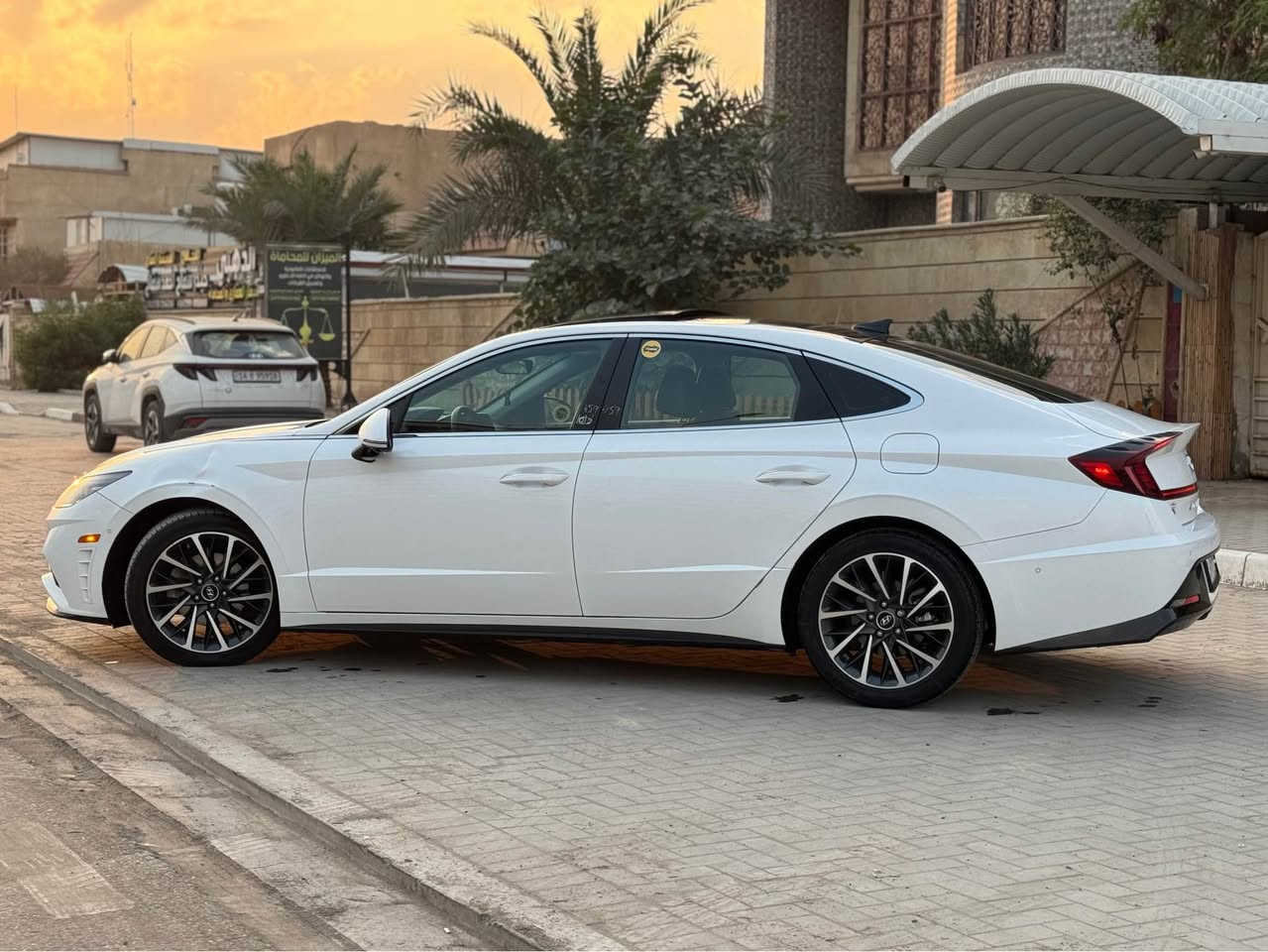 هونداي سوناتا لمتدد معروفه مواصفاتها                      تتقدم وترجع بلبصمه ٥ كامرات 360 درجه محطيه     كشنات جلد حار وبارد           اوتو هولد        سايد بريك لمس عينه          ليزريه داخل السياره فول الفول للاخير 
موديل ٢٠٢٣ معوّقين بصره كفاله عامه فقط مياه المطار وشرط بدون قطره ماي بداخل السياره بيها خسفه بلجاملغ علا والبنيد علا وضعهم باقين
كير مكينه تبريد وحداديه وتخم تاير كفاله 
ماشيه ٦٧ الف *********** 
السعر 200 بيها مجال للشراي البصرة, العراق
