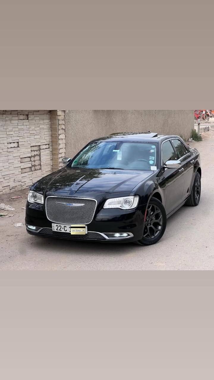 السلام عليكم
للبيع كرايسلر C300 اوباما 
 سنويه بسمي ثاني يوم 

2017 أصل ماشيه 97miهزه جديده V6/

داخله كلين 

السياره جاهزه من كل نقص 

حداديه تخم تاير تدفئه تبريد كله جاهز

المواصفات/

كير ماوس 8 نمر

بانوراما قطعتين

تشغيل عن بعد

كشنات تدفئه تبريد

كشنات كهرباء جلد اسود

لايت زينون عدسه

شاشه كبيره تدعم كاربلي

بصمه تشغيل وأبواب

خزن ميموري

كامرا خلفيه

ستيرن كهرباء

تبريد قطعتين

تحكم ستيرن جهتين مع مثبت سرعه

مري كهرباء

برده خلفيه كهرباء

ويل18 بلادي

باقي المواصفات معروفه

السياره جاهزه ربع ما تصرف عليها ومال جناي 
بيع مستعجل 
‭    0776 836 9801‬رقم الهاتف
المكان بغداد حي العامل
