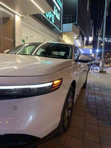 🔥 للبيع 🔥
هوندا اكورد EX-L هايبرد 2023

الممشى:66 الف ميل
نوع المحرك: هجين، يتكون من محرك بنزين سعة 2.0 لتر ومحركين كهربائيين.
القوة الإجمالية: 204 حصان.                 عزم الدوران: 334 نيوتن/ متر.
نظام الدفع: دفع أمامي. 
 المواصفات الداخلية
شاشة تعمل باللمس. توافق مع Apple CarPlay لاسلكي.توافق مع Android Auto سلكي.منفذ HDMI.الشحن: شاحن لاسلكي متوافق مع تقنية Qi وشاحن USB C (في فئة EX-L).فتحة سقف كهربائية.مقاعد جلدية.مقاعد خلفية قابلة للطي بنسبة 60:40.تحكم مناخي للمقاعد.نظام Honda Sensing:نظام الكبح لتخفيف الاصطدامات (CMBS).نظام المساعدة في الحفاظ على المسار.نظام الحد من مغادرة الطريق (RDM).نظام تثبيت السرعة التكيفي مع نظام تتبع السرعات المنخفضة (LSF+ACC).نظام الدعم للضوء العالي التلقائي.نظام كاميرا 360 درجة.مساعد الانتباه.فرامل كهربائية. مصابيح LED نهارية.
مرايا جانبية كهربائية مع إشارات انعطاف.

الضرر فقط بنيد من غير شاصي 
السعر: 19.500$
للتواصل والاستفسار: ***********
