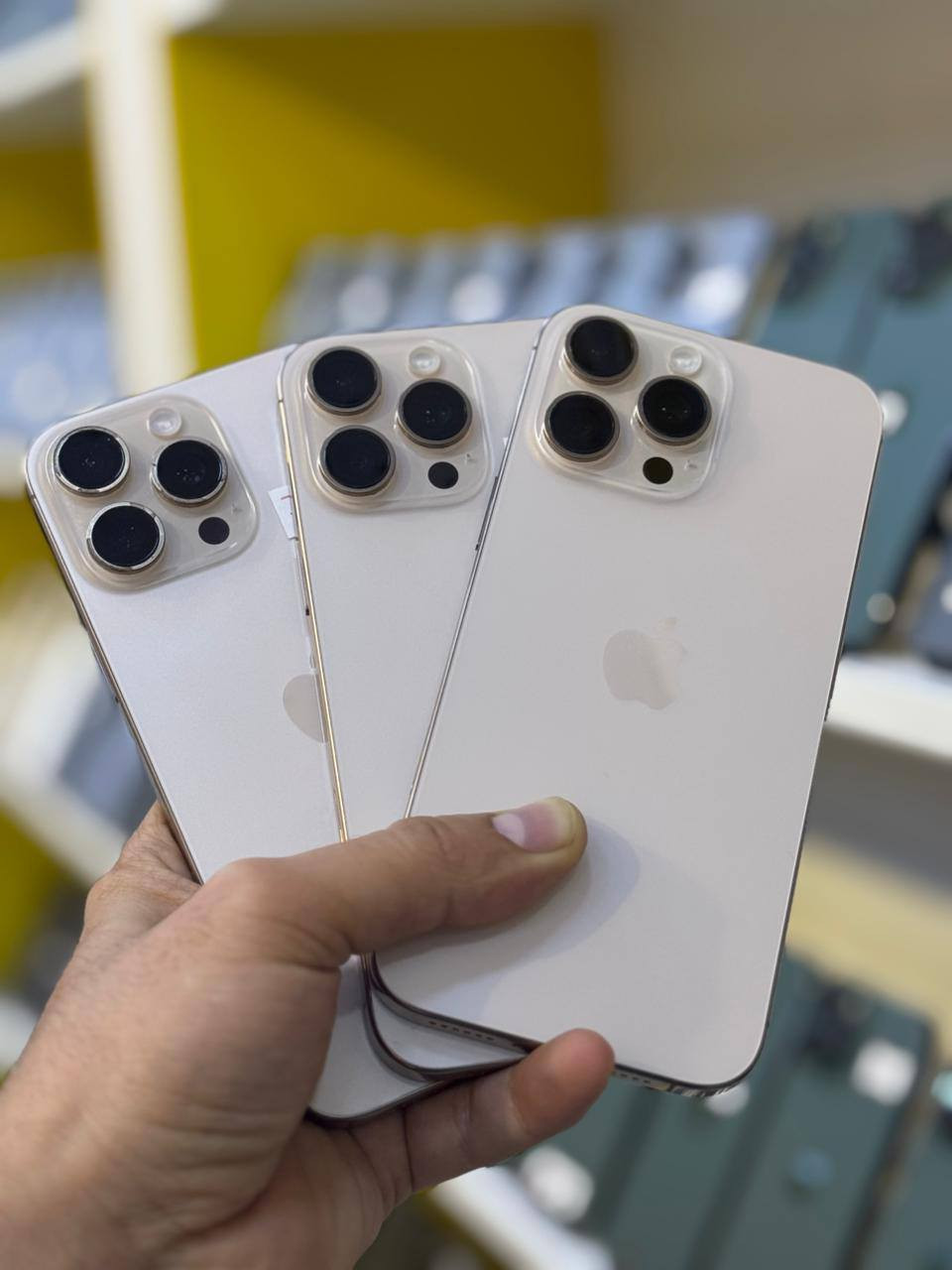 متوفر ايفون 16برو ماكس 
نضافه 100% ماستر عربي شرق اوسط
ذاكره 256
بطاريات عاليه 
السعر 1390$
_____________
ايفون 15برو ماكس 
اذكره 256
بطاريات عاليه 
السعر 1100
______________
ايفون 14برو ماكس ماستر
اذكره 128
بطاريه بلاد 88
السعر 775
 ***********
الجهزه شرط الفحص 
وضمان اسبوع اي خلل
