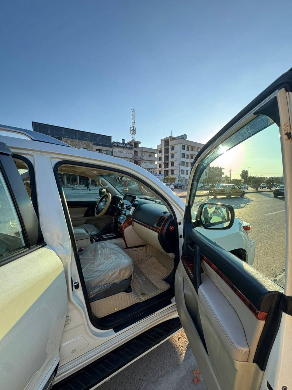 السلام عليكم مره خصت الادمن المحترم عندي لاندكروز 2009
السياره مصبوغه حزام من وره الشريط لا ضربه ولا شي 
السيارة جديده حيل السعر 260 ورقه ***********
السيديه
