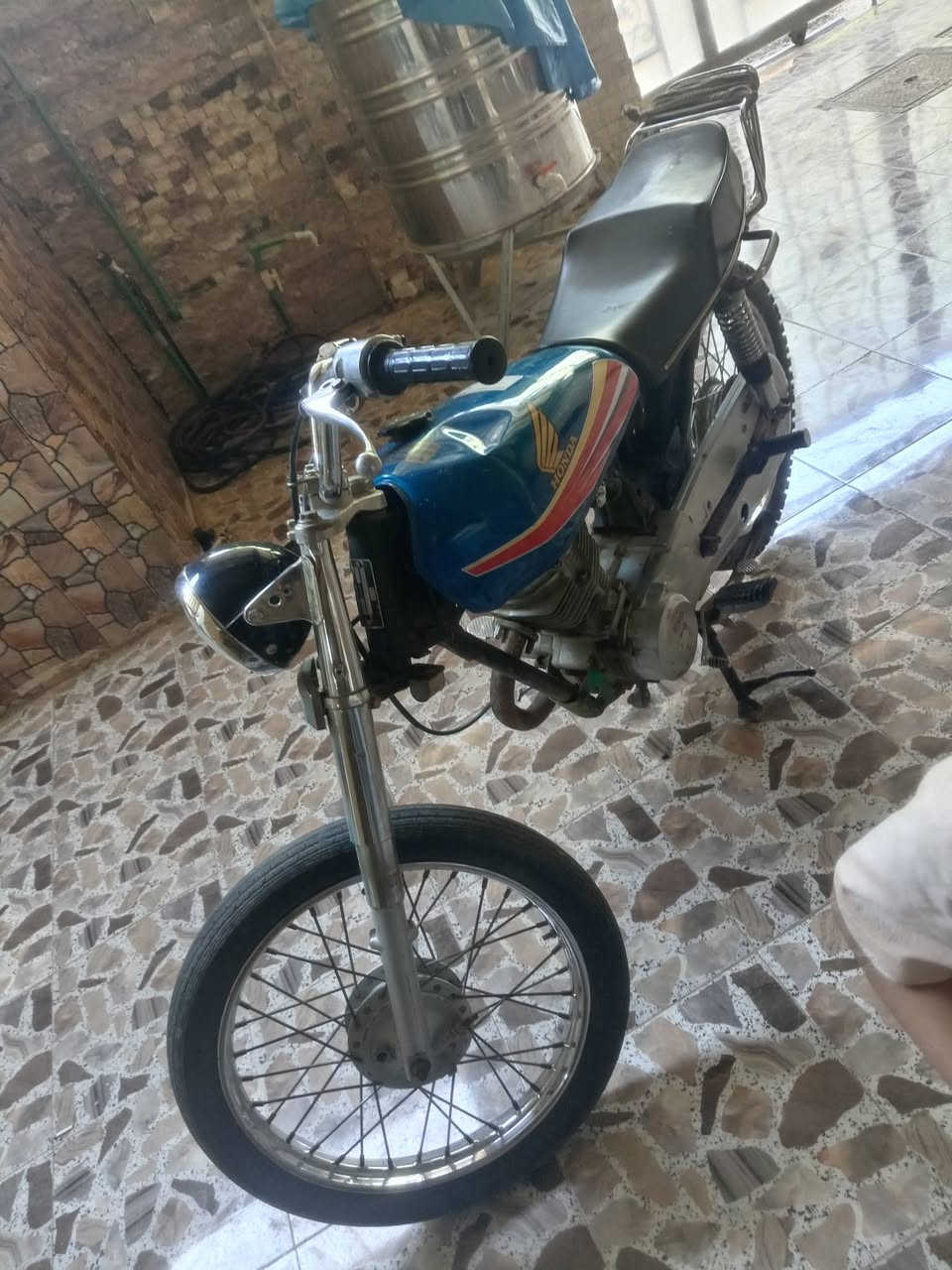 سلام عليكم
اربعه كير موديل ١٩ رقم شاصي واضح بليته موجوده دراجه شغاله بيها مكينه ناما اصلي أوراقها ضايعه اكفلها من السرقه السعر خاص او اتصال وبلخدمه ***********
