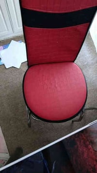 للبيع ميز طعام سلايت مع ٤ كراسي نظيف كلش للاستفسار الاتصال بالرقم ٠٧٨٠...