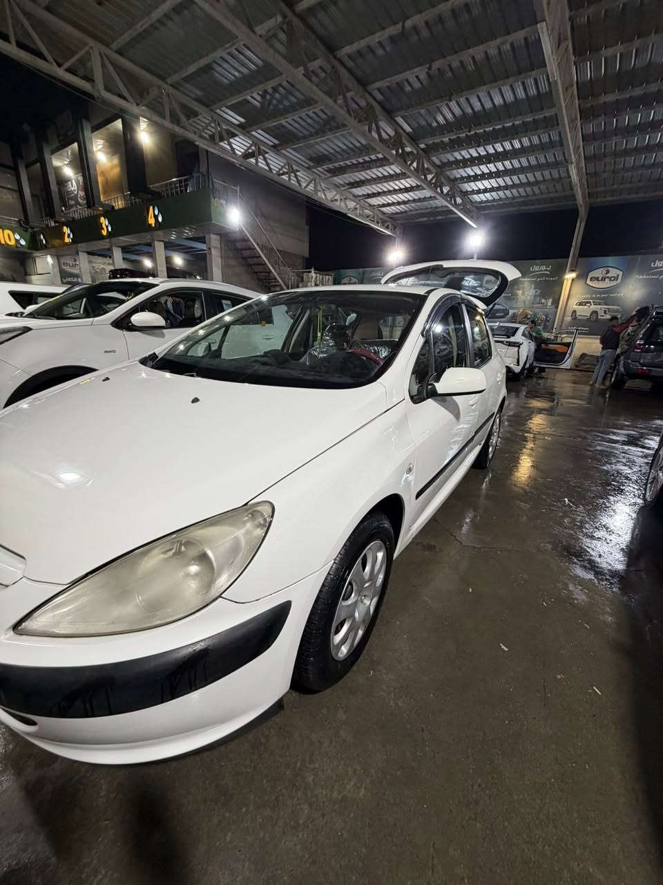 السلام عليكم
للبيع بدون مراوس وقسط بيجو 307 موديل 2005  السيارة ماشية 88 الف  حقيقي شادلها شاشة ديفندر وكامرة اصلية UHD وسستم سماعات اصلي السيارة عليها ادامة كاملة نوزلات بلكات وادامة كاملة للگير والمكينة  تبريد شغال ثلج وتدفئة  فيت بمب عبوة كاملة مبدل  
كهربائيات كلها شغاله بدون اي چطل عالبلاد  باتري جديد الصدر مبدل كامل جديد وتخم تاير جديد السيارة مال جناي دينار واحد متصرف عليها   كفالة عامة سنوية باسمي ورقمها بغداد الدولي  ب58 وبيها مجال بسيط للطيبين  متواجد  واتساب  او اتصال عادي ***********
مكاني بغداد شارع الكفاح  قرب الشيخ عبد القادر الكيلاني
