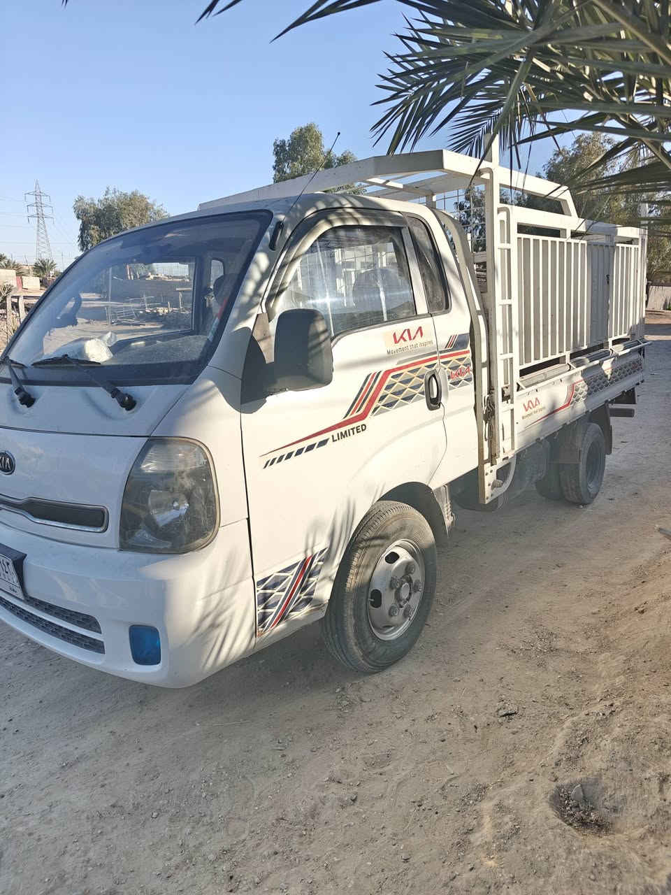 السلام عليكم للبيع فقط فحل 2013 محرك مفتوح كير ومكينه مظبوطات شاصي مضبوط تحويل ثاني يوم رقم بغداد تخم تاير جاهزه بيهى بيهى شويه ضعف بالبم وبيهى ضربه بالمازده اليمنه بدون داخل باقي مكفول السعر 110 بيهى مجال قليل مكان فلوجه ***********
