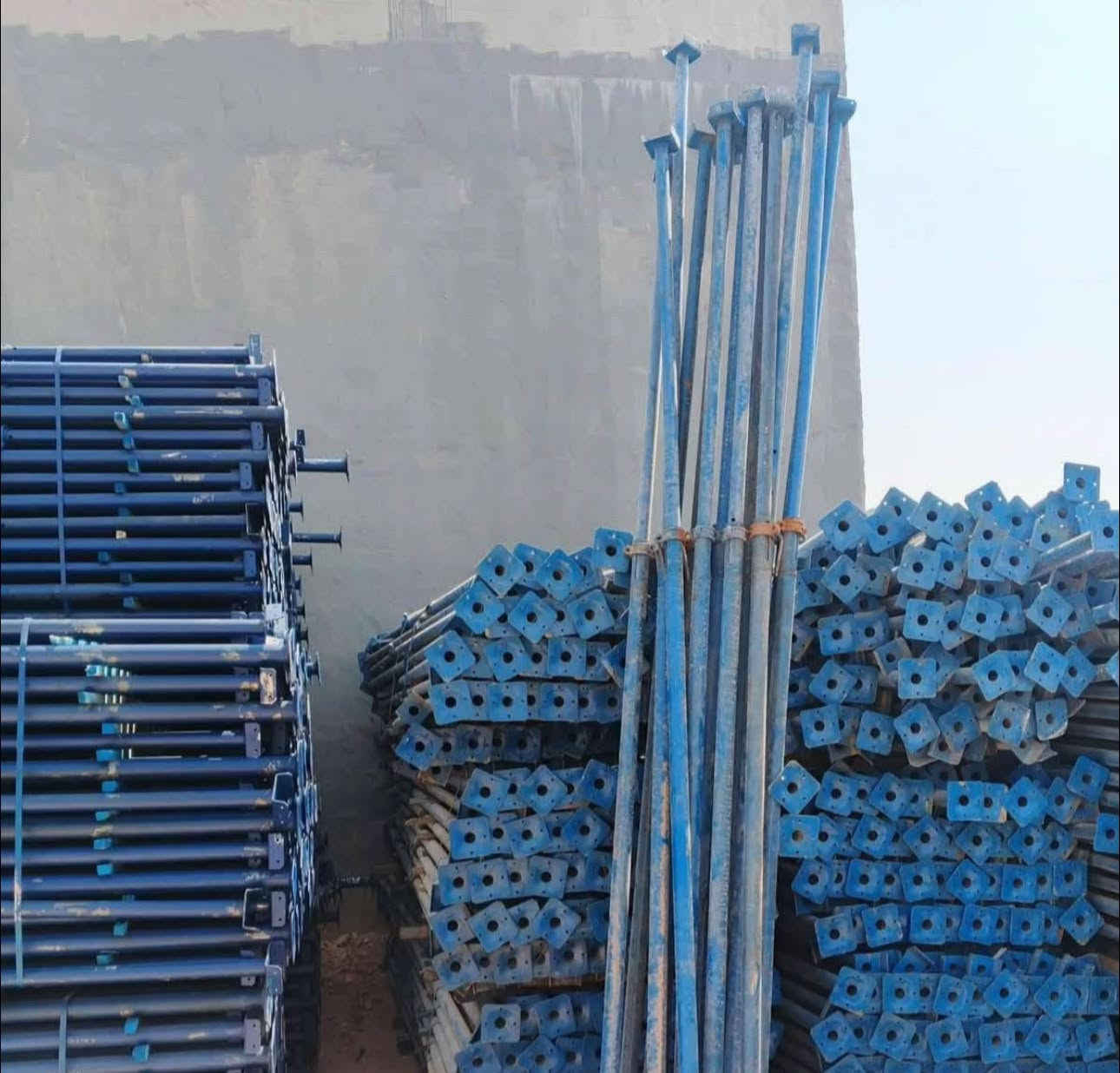 ༺═══   🏗️ مكتب وساحة الإعمار 🏗️ ═══༻

✅ بيع • شراء • تأجير

🔸 جكات (1م - 2م -3م -4م و5م)
🔸 سكلات (60 - 80 - 90 - 120) وسكلات 3م
🔸 فخات عادية ورباعية 
🔸 دنك بجميع القياسات
🔸 مصاعد مواد البناء (ونج) 
🔸 عربانات حمل
🔶بولطات 
🔸 مولدات كهربائية
🔸 كمبكترات (دكاكات)
🔸 حادلات صغيرة وكبيرة
🔸 ساقولات 
🔶كاصوصه كونكريت
🔸 دراب خشب جديد
🔸 براميل جديد ومستلزمات مواقع البناء 

💯 ليش تتعامل ويانا؟

✔ أسعار منافسة
✔ معدات جاهزة للتسليم
✔ بيع بالجملة والمفرد
✔ شراء وبيع المستعمل
✔ خدمة سريعة وموثوقة

🚚 نوصل إلى جميع محافظات العراق وكافة مناطق بغداد

📍 العنوان:
بغداد – البلديات – تقاطع الكهرباء – باتجاه مخازن الإسمنت سابقًا.

🛑للتواصل:

 منتظر: ***********
 عبدالله: ***********
