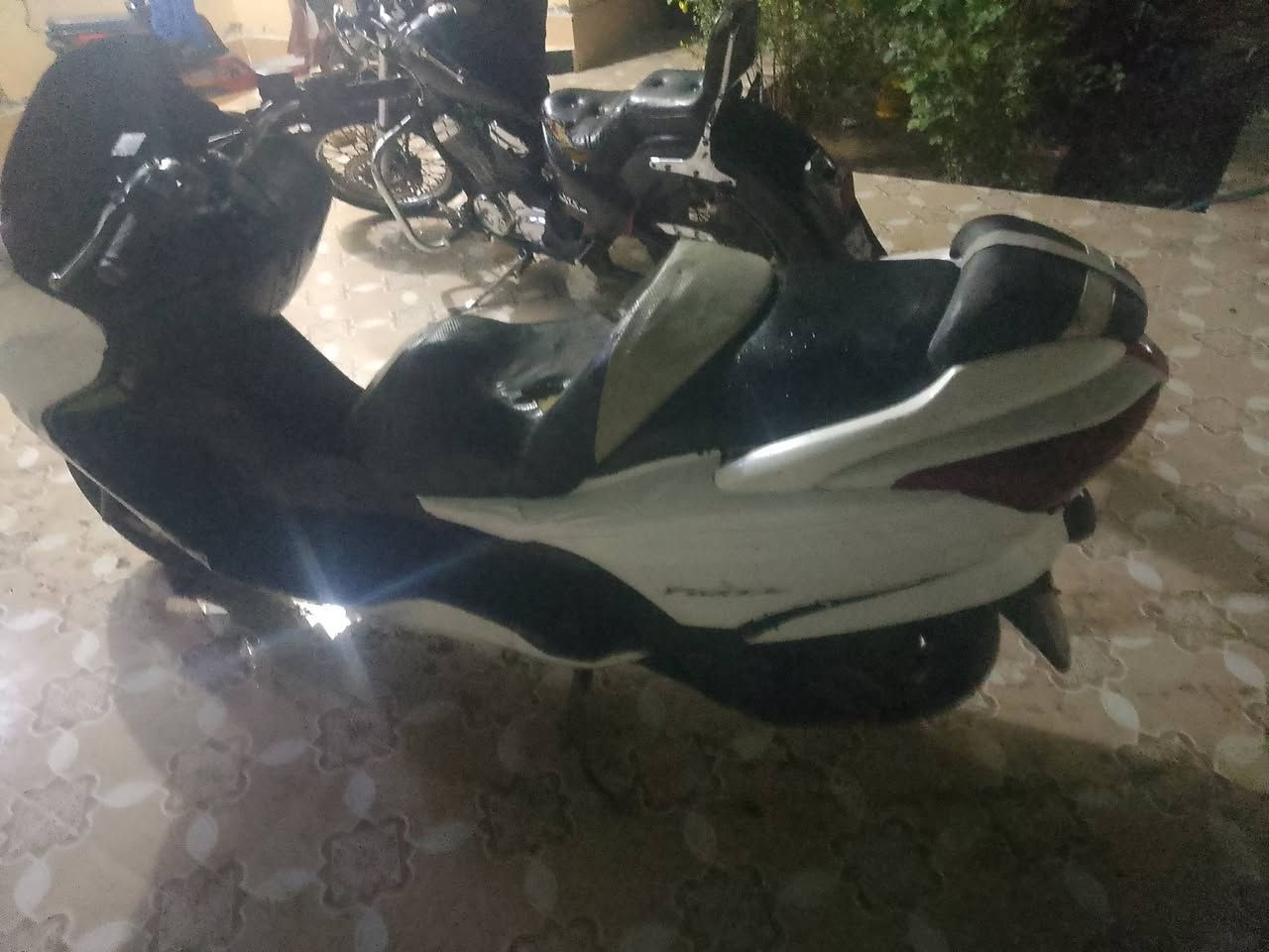 اسلام عليكم 
فورزه 0 8
دراجه كامله مكينه خير من الله 
كفراتها كدامك 
كهربائيات كلها شغاله 
مراوس حسب القناعه أو بيع 
السعر 900وبيها مجال 
م بعقوبه 
ه ***********
