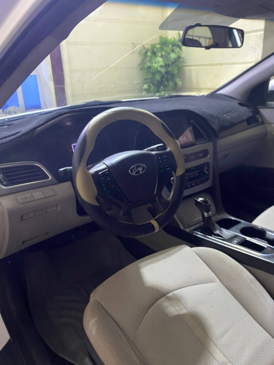 السلام عليكم 
سوناتا 2015 وارد امريكي للبيع للبيع. 
مكينه GDi 2400 حقن مباشر 
ضررها جاملغ وبنيد فقط. 
السعر: 120 ورقه وبيه مجال. 
للأستفاء الاتصال على الرقم: 
‏‪***********‬‏
