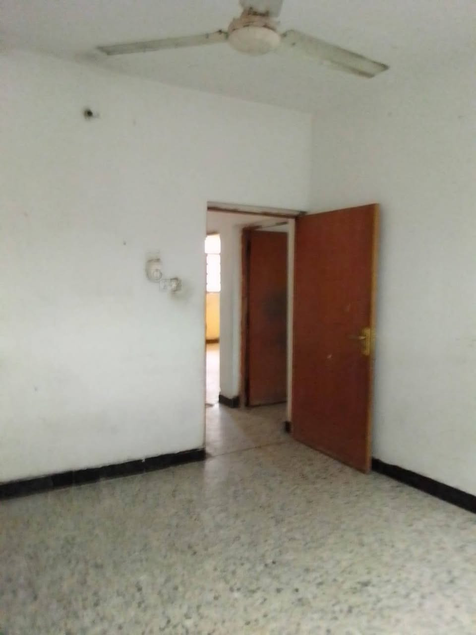 162متر بي2نوم وصاله ومطبخ وخدمات مدخلين كراج الموقع الدوره شارع 60 ايجار550
***********
