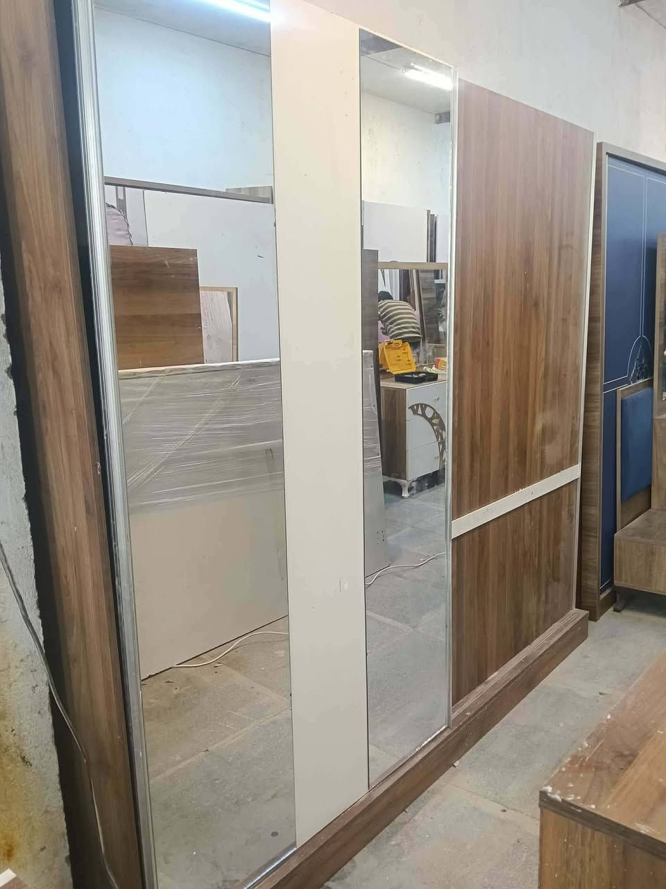 غرفه تركي 6قطع.نظيفه جدا شخطه ما بيها السعر400مع شد ونقل الحجز واتس***********
