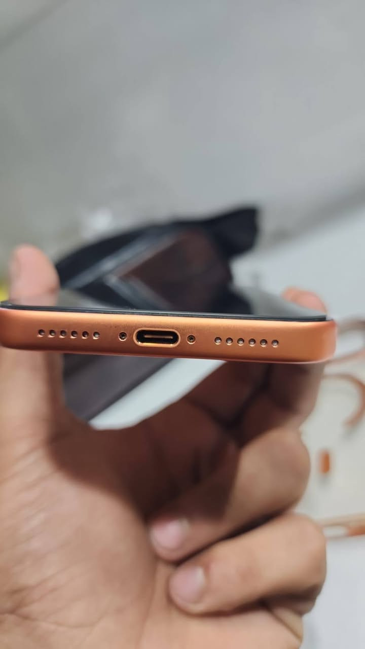 السلام عليكم ايفون 17pro max للبيع  esem بعده بلضمان بطاريه 100 ذاكره 256 كارتونه وكيبل الشحن ما مستخدم مشحون 44 مره مكان بغداد ***********
