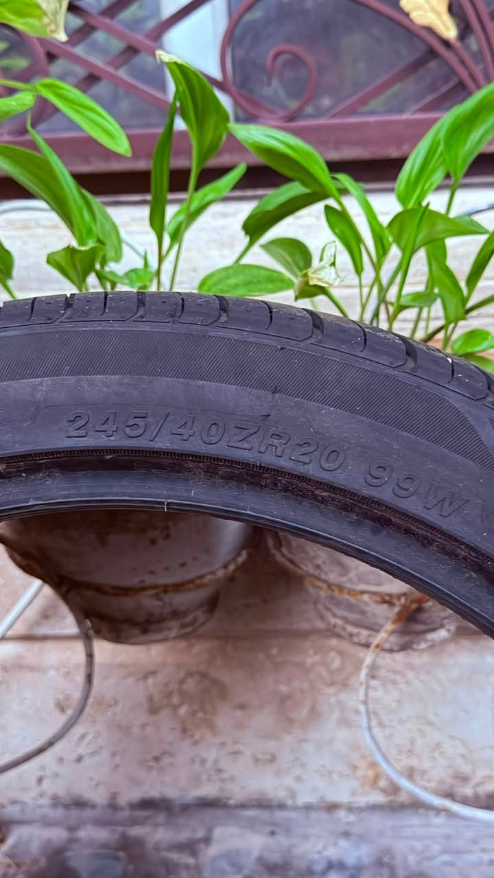 تايرات مستعملة نظيفة 245/40R20اثنيهن 40 الف رقم تلفون *********** مكان بغداد
